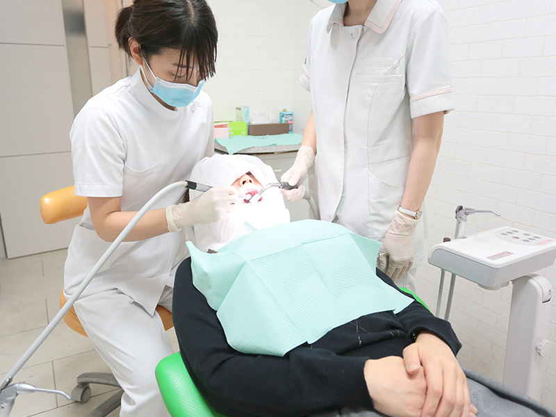 安心の保険内診療でお口の中を一生サポート